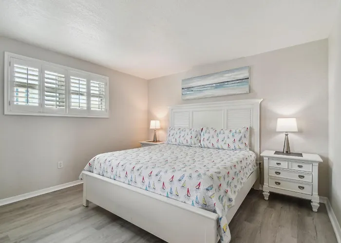 Bayside Penthouse-5min To Beach, Rest & Shops Apartment *