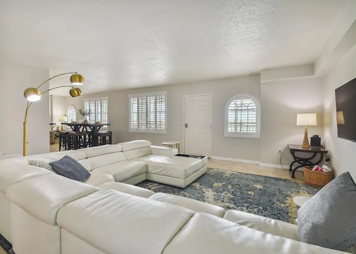 Apartment Bayside Penthouse-5min To Beach, Rest & Shops