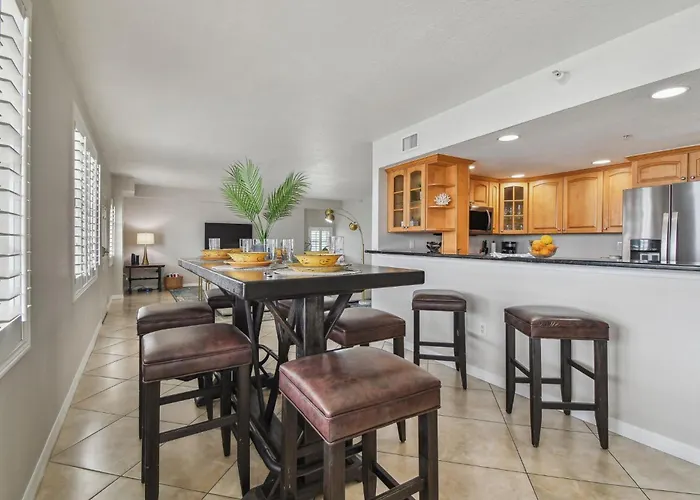 Bayside Penthouse-5min To Beach, Rest & Shops *