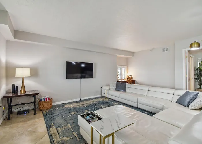 Bayside Penthouse-5min To Beach, Rest & Shops