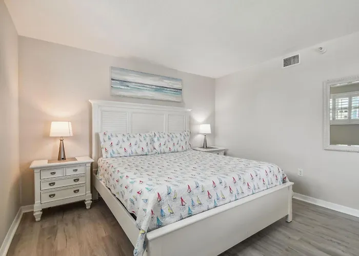 Bayside Penthouse-5min To Beach, Rest & Shops *