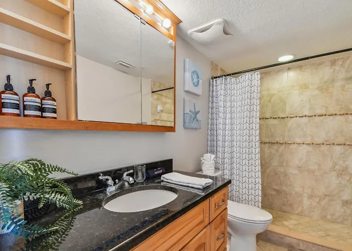 Bayside Penthouse-5min To Beach, Rest & Shops