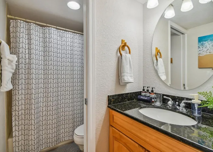 Apartment Bayside Penthouse-5min To Beach, Rest & Shops