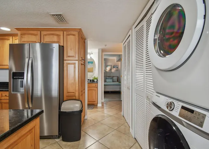 Bayside Penthouse-5min To Beach, Rest & Shops *