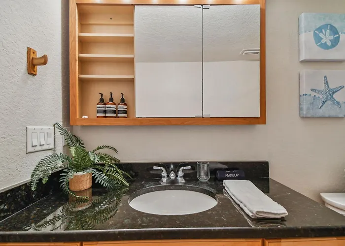 Apartment Bayside Penthouse-5min To Beach, Rest & Shops