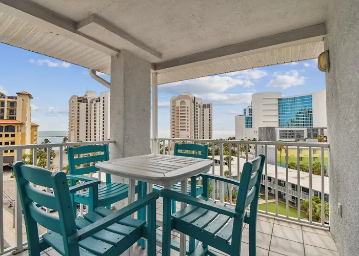 Bayside Penthouse-5min To Beach, Rest & Shops *