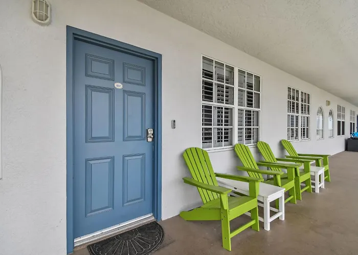 Bayside Penthouse-5min To Beach, Rest & Shops Apartment