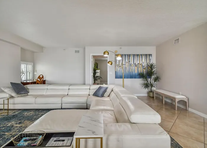 Apartment Bayside Penthouse-5min To Beach, Rest & Shops
