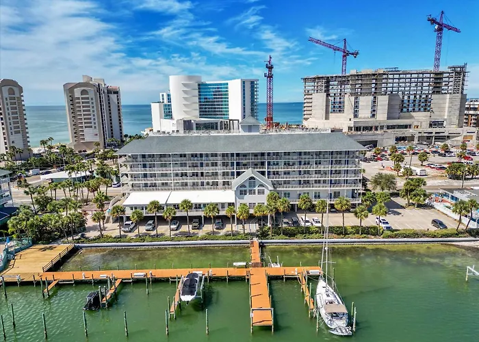 Bayside Penthouse-5min To Beach, Rest & Shops Apartment *